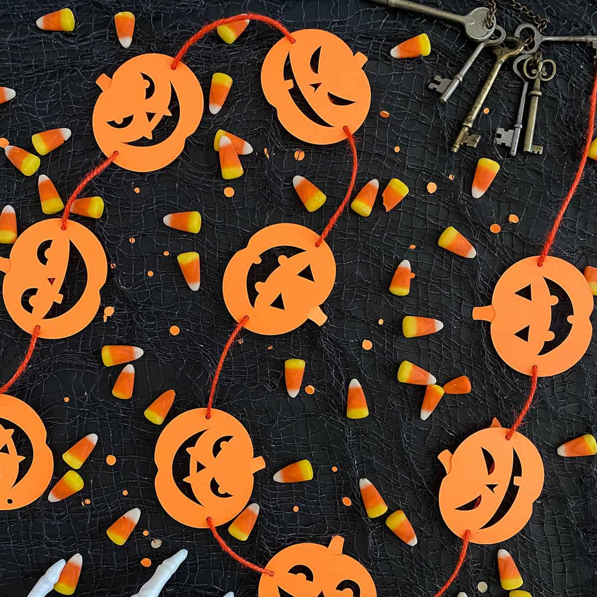 FREE Printable Jack-o'-Lantern Garland SVG Template (Cricut / Cutting Machine) Cakewalk DIY