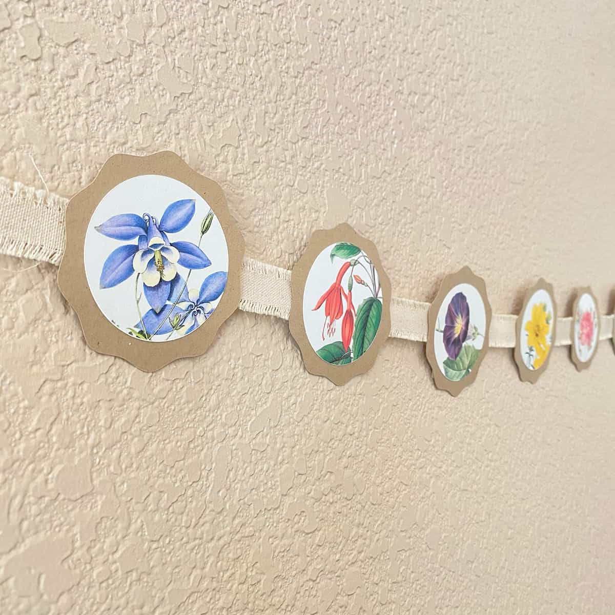Vintage Botanical Medallion Garland Cakewalk for Mozaic Studio